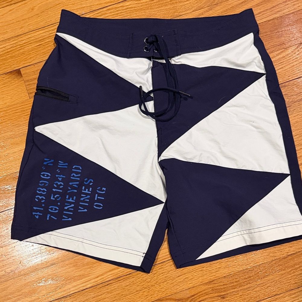 Vineyard vines navy and White board Shorts